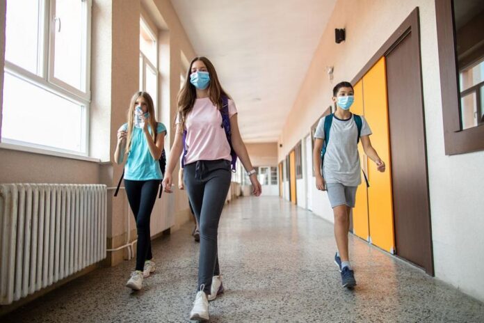 991-ratio-uchilishte-uchenici-maski