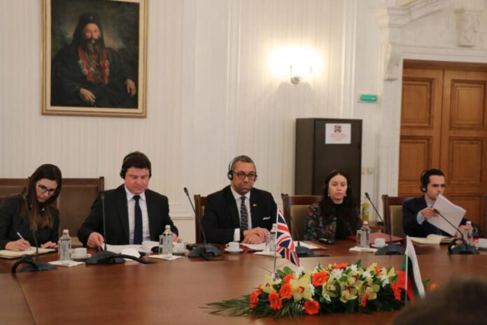 991-ratio-narodnite-predstaviteli-ot-komisiiata-po-vynshna-politika-se-sreshtnaha-s