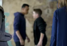 Масов бой между непълнолетни в столично училище заради любовен триъгълник