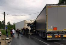 Катастрофа между три камиона затвори временно Прохода на Републиката